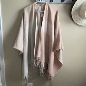 Soia and kyo pink and cream poncho